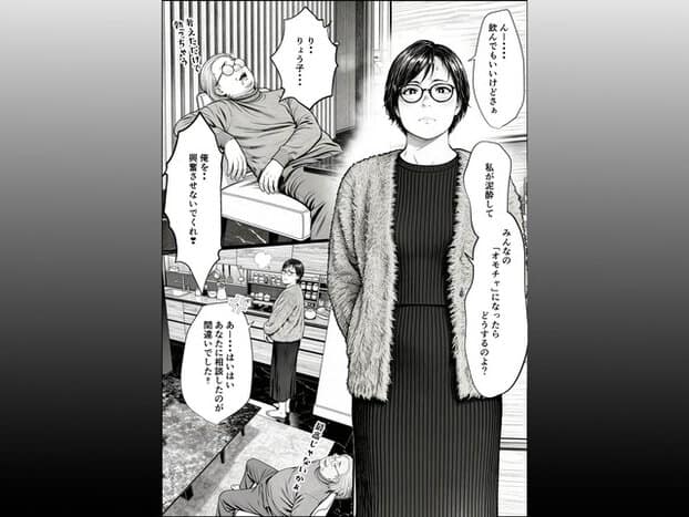 黒いワンピース姿の眼鏡女性が毛皮の上着を羽織り、正面を向いて立つ